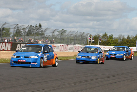 Team Sally Racing's tre Special Saloon Car biler.